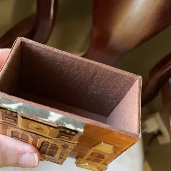 Unique vintage handmade bamboo, straw, wheat Victorian row house trinket box - Picture 10 of 15